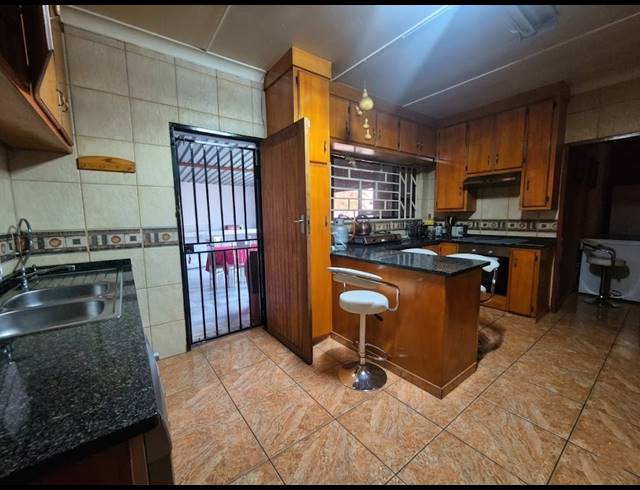 4 BEDROOM HOUSE FOR SALE IN SONLAND PARK